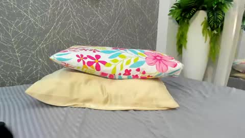 viictoriiasaenz online show from May 15, 7:26 am