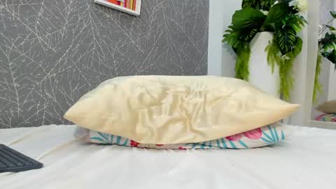 viictoriiasaenz online show from May 16, 10:36 am