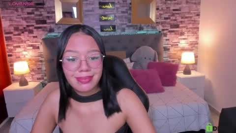 Violet online show from April 21, 7:39 pm