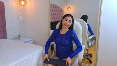 Violet  online show from December 21, 8:05 pm