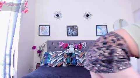 Snapshot of viioleta_cam chatting on June 20, 7:49 pm Violet online show from June 20, 7:49 pm