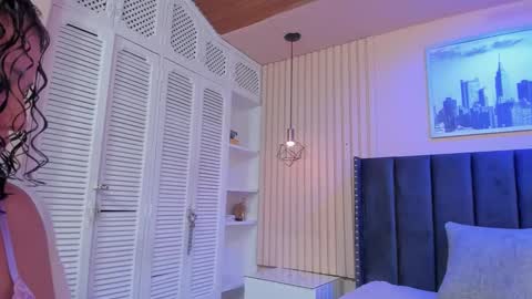 Snapshot of viiolett_lee chatting on September 18, 8:11 pm Viiolett online show from September 18, 8:11 pm