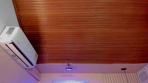 Snapshot of viiolett_lee chatting on September 24, 8:23 pm Viiolett online show from September 24, 8:23 pm