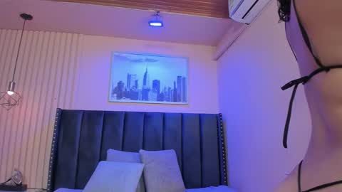 Snapshot of viiolett_lee chatting on October 9, 8:07 pm Viiolett online show from October 9, 8:07 pm