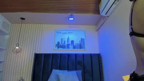 Snapshot of viiolett_lee chatting on October 17, 9:06 pm Viiolett online show from October 17, 9:06 pm