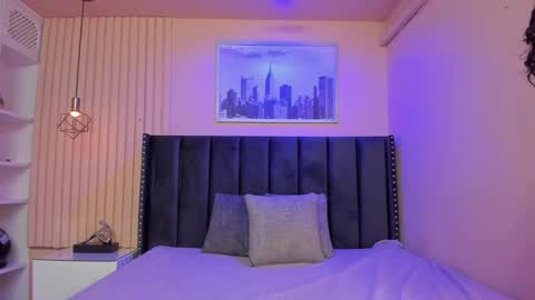 Snapshot of viiolett_lee chatting on October 18, 9:15 pm Viiolett online show from October 18, 9:15 pm