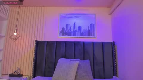 Snapshot of viiolett_lee chatting on October 22, 9:47 pm Viiolett online show from October 22, 9:47 pm