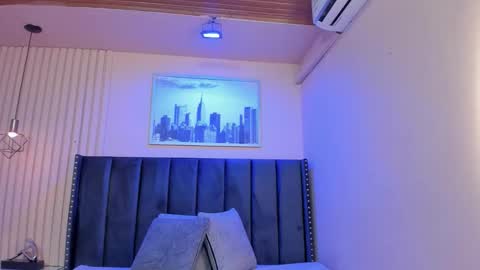 Snapshot of viiolett_lee chatting on October 23, 7:56 pm Viiolett online show from October 23, 7:56 pm