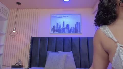 Snapshot of viiolett_lee chatting on October 25, 8:36 pm Viiolett online show from October 25, 8:36 pm