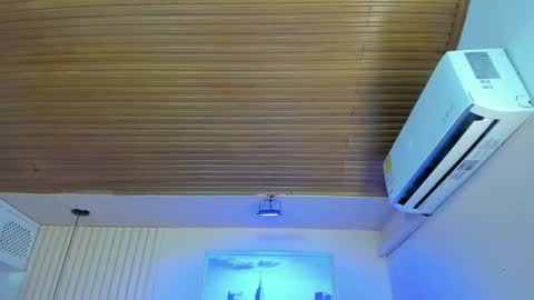 Viiolett online show from November 6, 8:10 pm