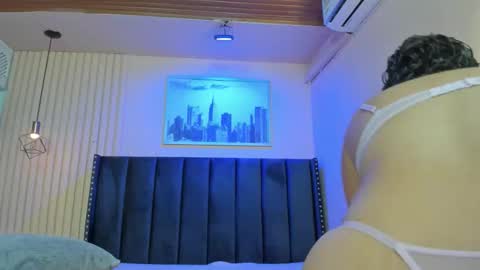 Snapshot of viiolett_lee chatting on February 18, 7:54 pm Viiolett online show from February 18, 7:54 pm