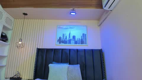 Snapshot of viiolett_lee chatting on February 24, 7:34 pm Viiolett online show from February 24, 7:34 pm