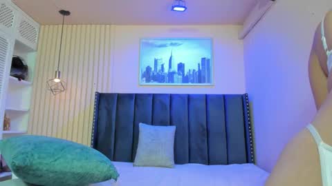 Snapshot of viiolett_lee chatting on February 26, 7:35 pm Viiolett online show from February 26, 7:35 pm