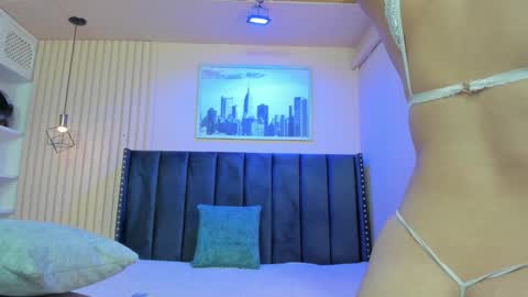 Snapshot of viiolett_lee chatting on February 28, 7:26 pm Viiolett online show from February 28, 7:26 pm