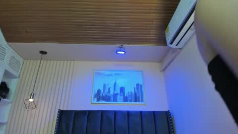 Snapshot of viiolett_lee chatting on March 1, 7:38 pm Viiolett online show from March 1, 7:38 pm