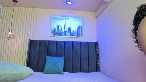 Snapshot of viiolett_lee chatting on March 3, 7:42 pm Viiolett online show from March 3, 7:42 pm