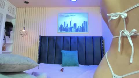 Snapshot of viiolett_lee chatting on March 8, 8:45 pm Viiolett online show from March 8, 8:45 pm