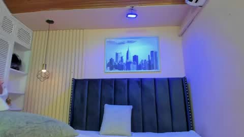 Snapshot of viiolett_lee chatting on April 4, 9:23 pm Viiolett online show from April 4, 9:23 pm