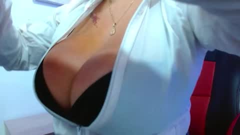 viioleta online show from December 3, 12:25 pm