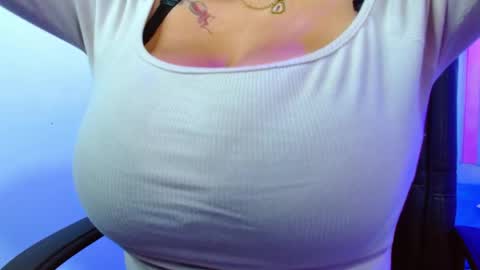 Snapshot of viiolleta chatting on April 23, 12:29 pm viioleta online show from April 23, 12:29 pm