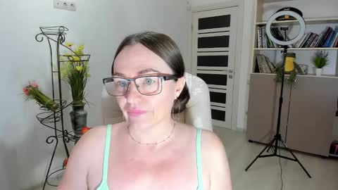 Snapshot of vika7333 chatting on January 8, 7:21 am Ukrainian-woman online show from January 8, 7:21 am