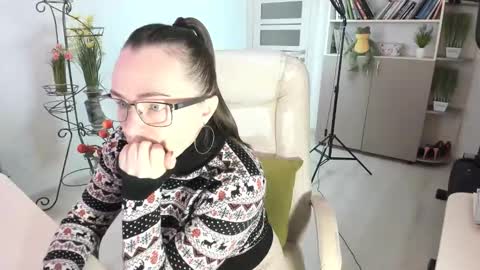 Snapshot of vika7333 chatting on February 6, 7:02 am Ukrainian-woman online show from February 6, 7:02 am