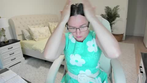 Snapshot of vika7333 chatting on April 8, 11:32 am Ukrainian-woman online show from April 8, 11:32 am