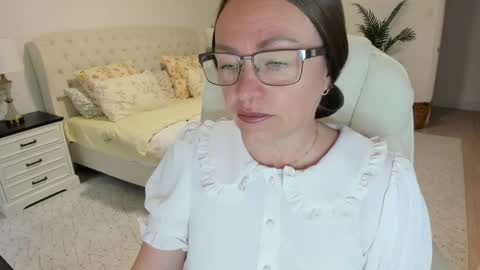 Snapshot of vika7333 chatting on May 2, 11:04 am Ukrainian-woman online show from May 2, 11:04 am