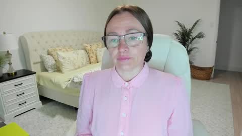 Snapshot of vika7333 chatting on May 7, 10:53 am Ukrainian-woman online show from May 7, 10:53 am