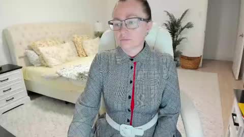 Snapshot of vika7333 chatting on May 9, 11:37 am Ukrainian-woman online show from May 9, 11:37 am