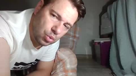 Snapshot of vikbika2 chatting on October 18, 6:08 pm Tom reunz online show from October 18, 6:08 pm