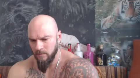 Snapshot of viking_me chatting on December 16, 11:04 am viking online show from December 16, 11:04 am