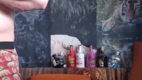 Snapshot of viking_me chatting on December 18, 7:47 am viking online show from December 18, 7:47 am