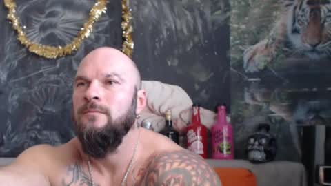 Snapshot of viking_me chatting on January 9, 8:06 am viking online show from January 9, 8:06 am