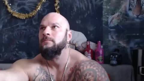 Snapshot of viking_me chatting on February 1, 8:02 am viking online show from February 1, 8:02 am