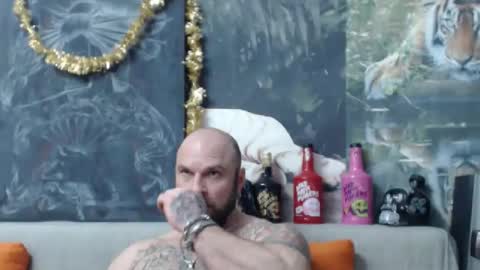 Snapshot of viking_me chatting on February 7, 6:44 pm viking online show from February 7, 6:44 pm