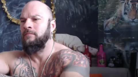 Snapshot of viking_me chatting on February 11, 7:35 am viking online show from February 11, 7:35 am