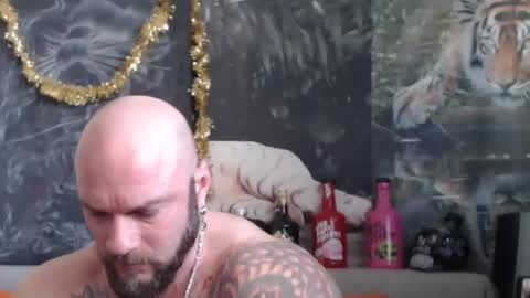 Snapshot of viking_me chatting on February 12, 7:25 am viking online show from February 12, 7:25 am