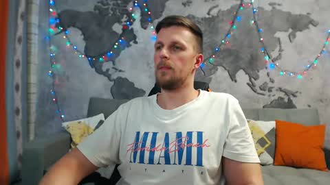 Snapshot of vikingchrisss chatting on December 20, 10:22 pm vikingchrisss online show from December 20, 10:22 pm