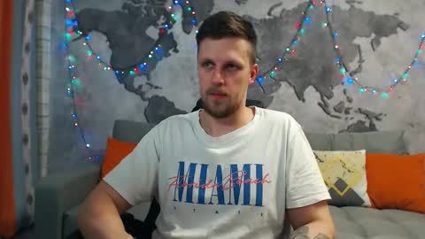 Snapshot of vikingchrisss chatting on December 23, 11:25 am vikingchrisss online show from December 23, 11:25 am