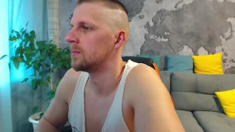 vikingchrisss online show from May 7, 10:09 am