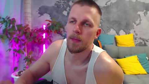 vikingchrisss online show from May 16, 10:36 am