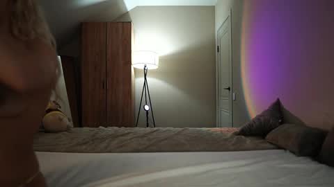 Snapshot of vikkilustfull chatting on October 13, 10:48 am VIKKI online show from October 13, 10:48 am