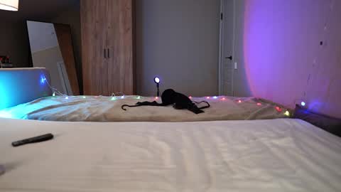 VIKKI online show from December 21, 9:05 am