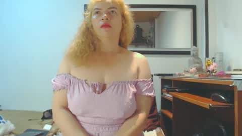 VIKKKTORIAAA online show from December 13, 7:58 am