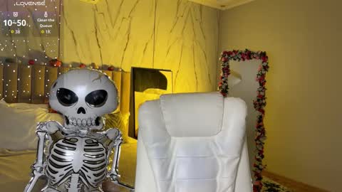 Vikky online show from October 28, 12:47 am