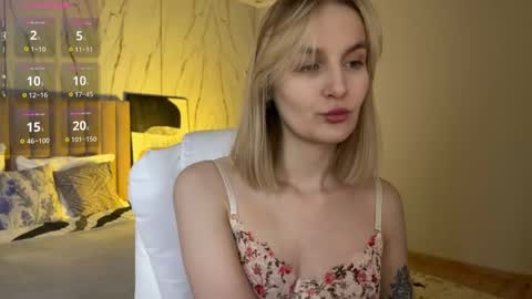 Snapshot of vikky_moon chatting on April 18, 1:20 am Vikky online show from April 18, 1:20 am