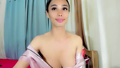 Snapshot of vikkylustfull chatting on February 22, 2:13 am vikkylustfull online show from February 22, 2:13 am