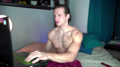 Snapshot of viktor_secret chatting on February 24, 3:55 am fansly VITEKsecret online show from February 24, 3:55 am