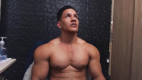 Viktor Herrera online show from November 3, 9:48 pm